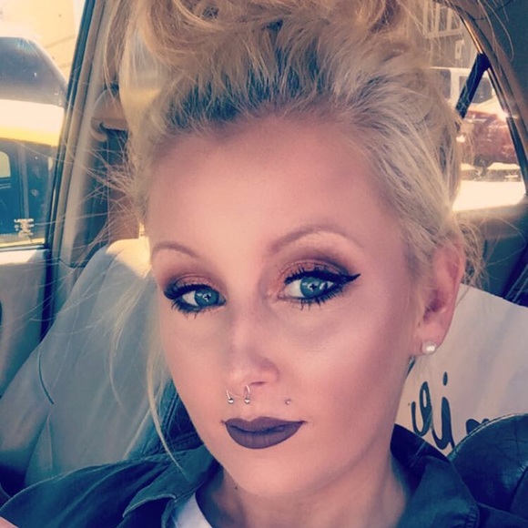 Meet your Posher, Kassi - Picture 1 of 1